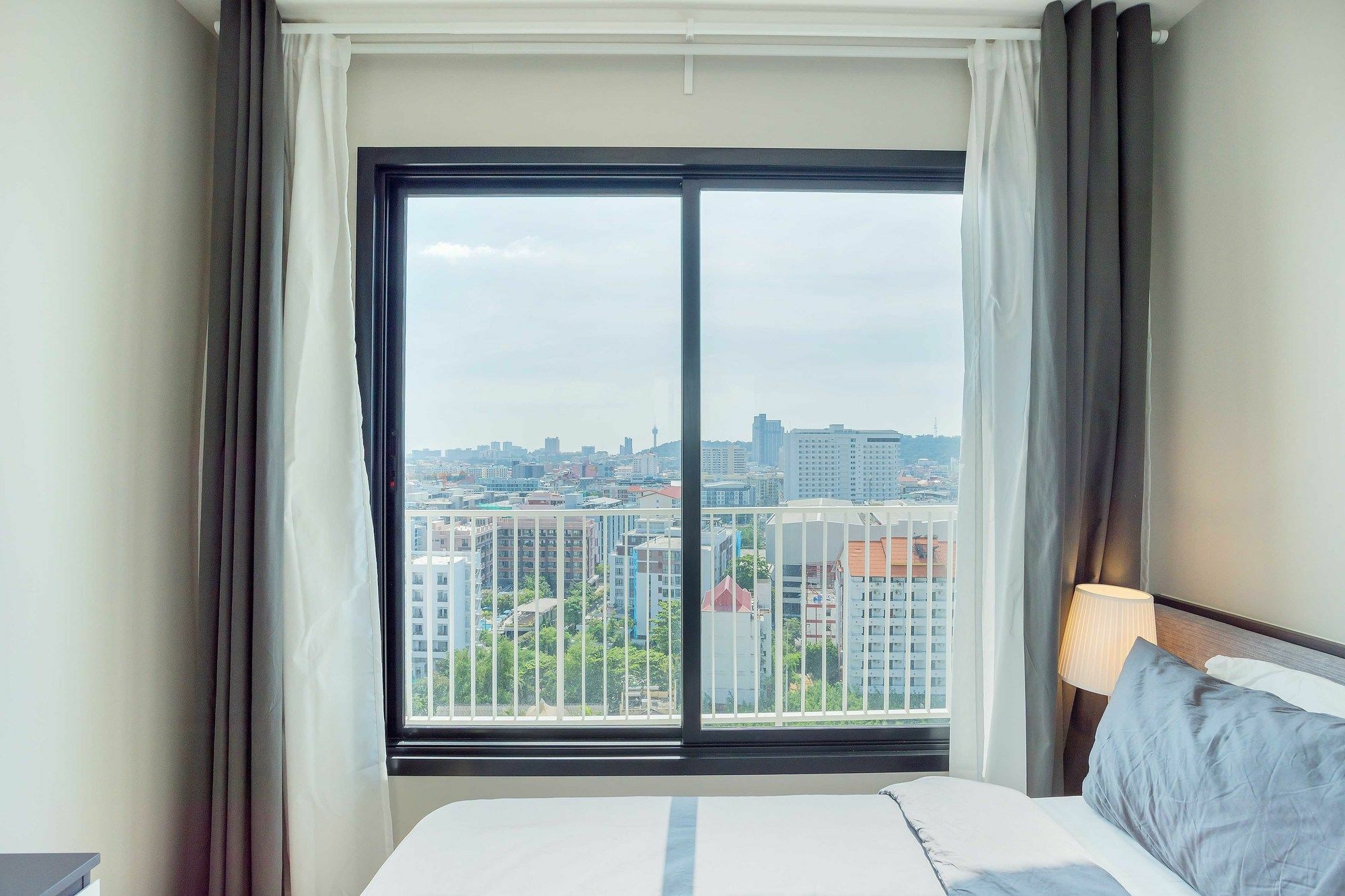 Favstay - The Base Central Паттая Екстер'єр фото